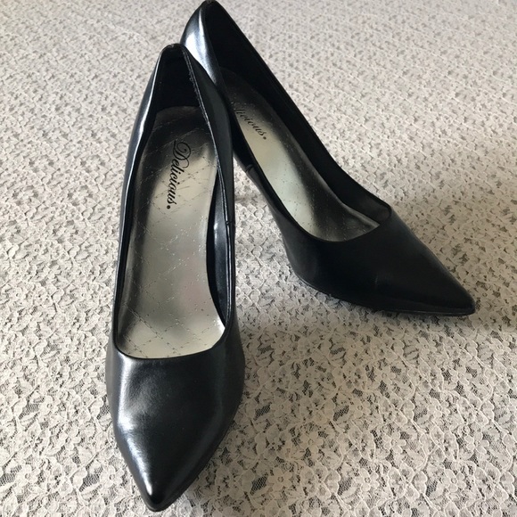 Shoes - ❗️SOLD❗️ Black Pumps